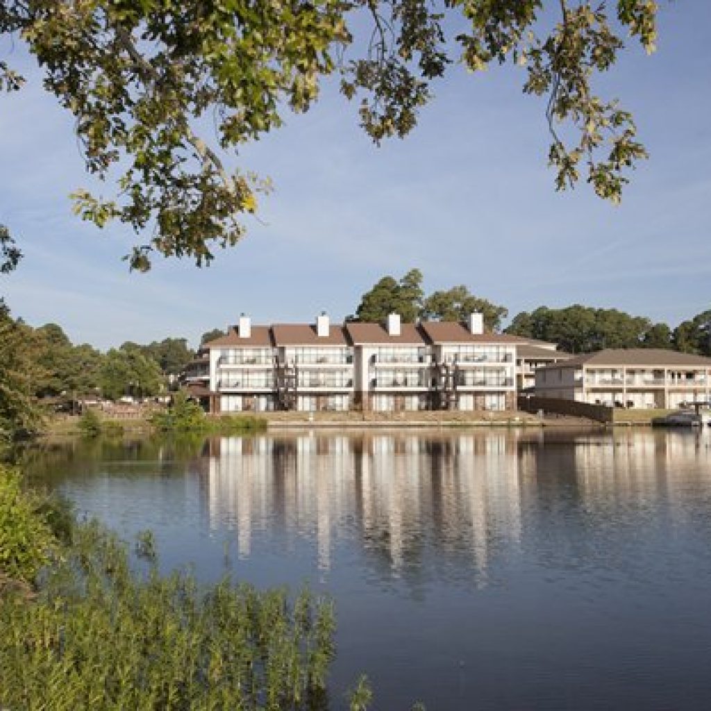EMERALD ISLE CONDOMINIUS HOT SPRINGS