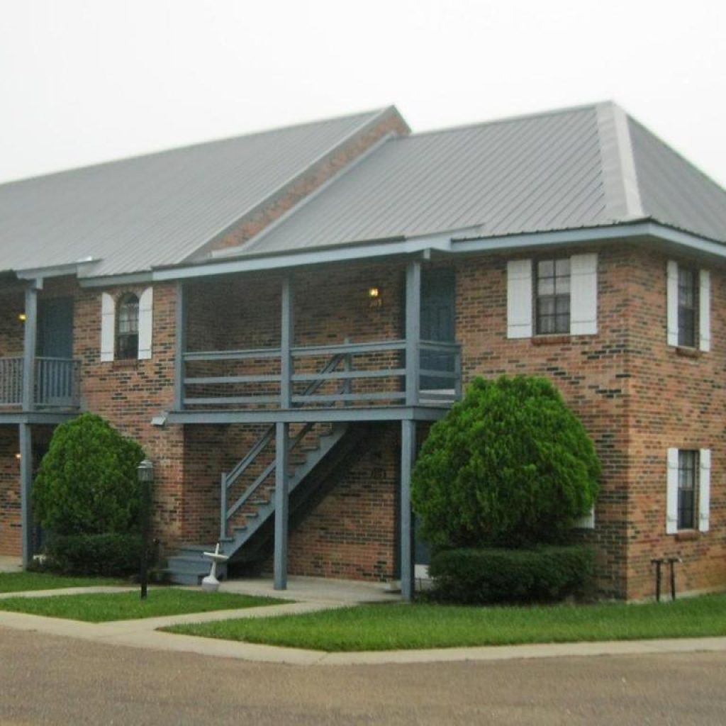 Hillcrest Lake Villas