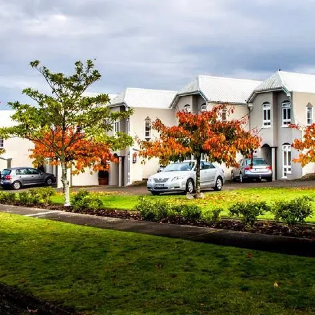 LAKESIDE VILLAS
