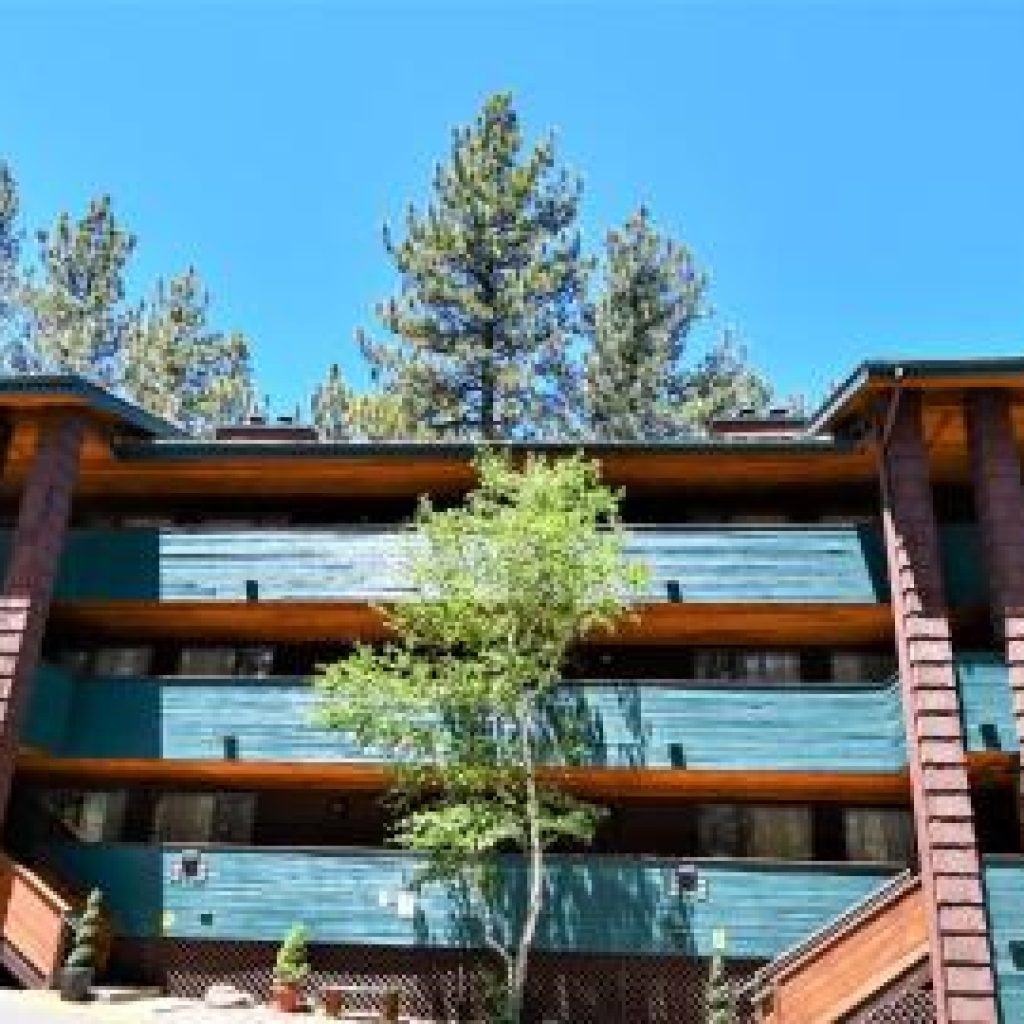 SNOW LAKE LODGE
